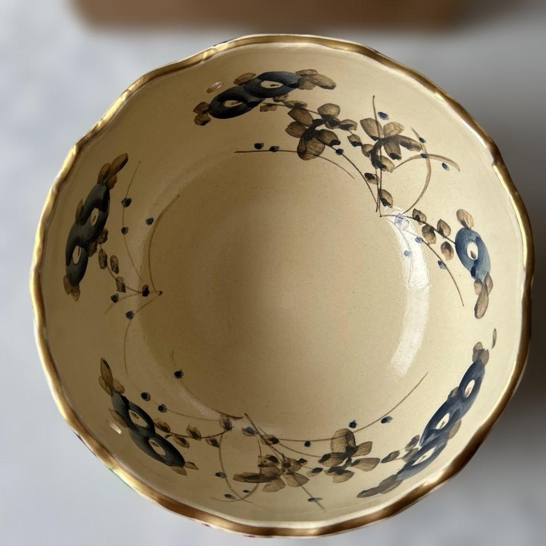 赤と緑の花模様の菓子鉢