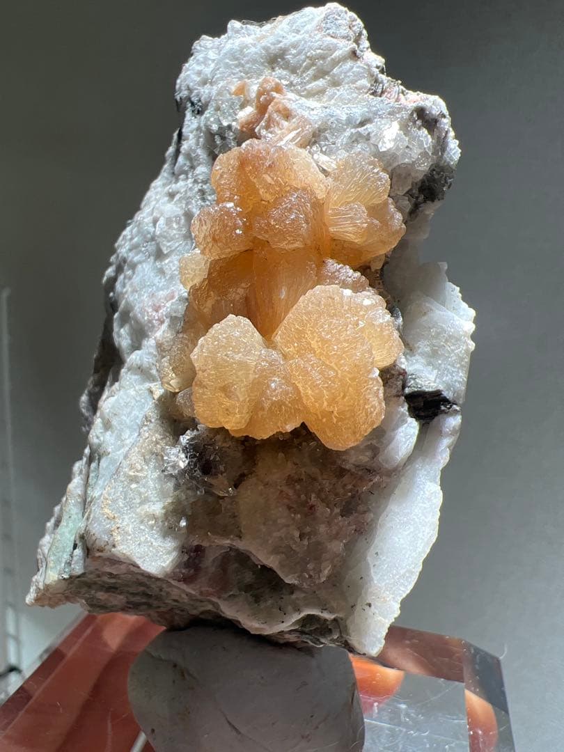 (美品)国産鉱物　岡山県内田産　束沸石