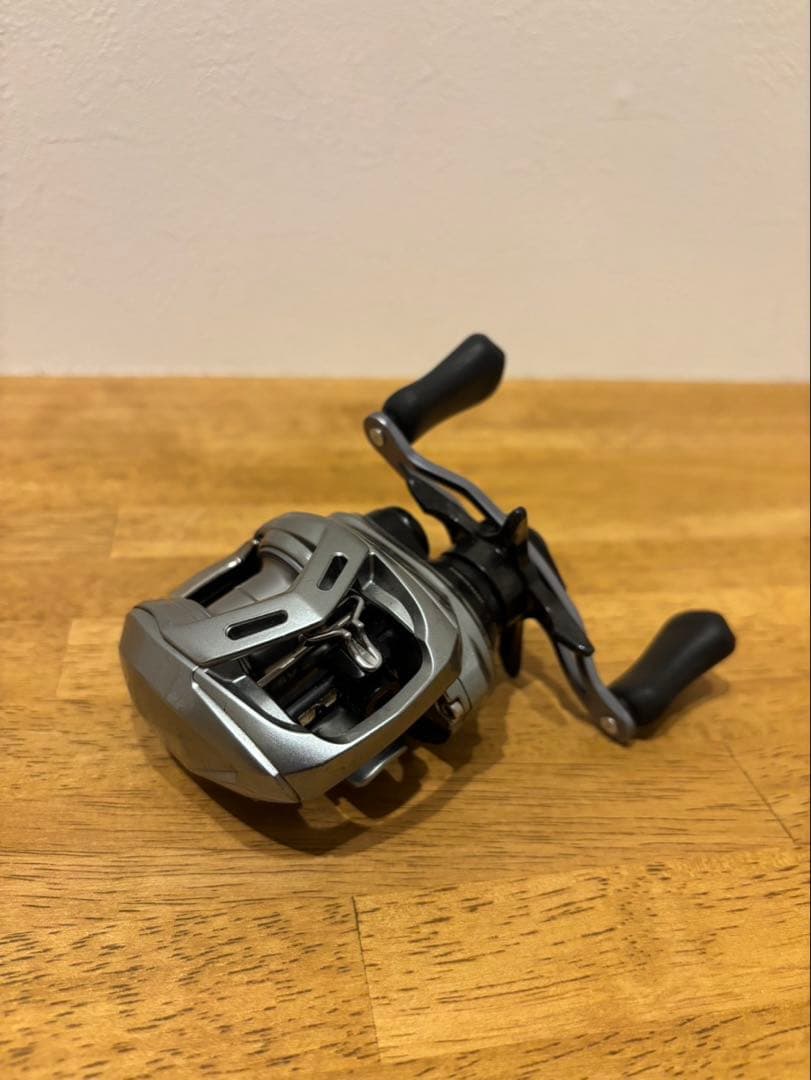 ALPHAS SV TW 7.1 ベイトリール シルバー