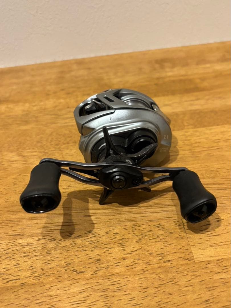 ALPHAS SV TW 7.1 ベイトリール シルバー