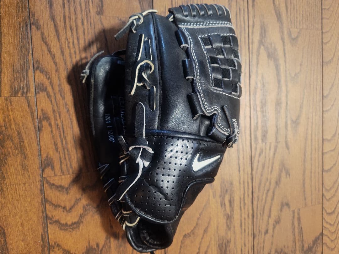 激レア　左利き用Nike ピッチャー 軟式グローブ