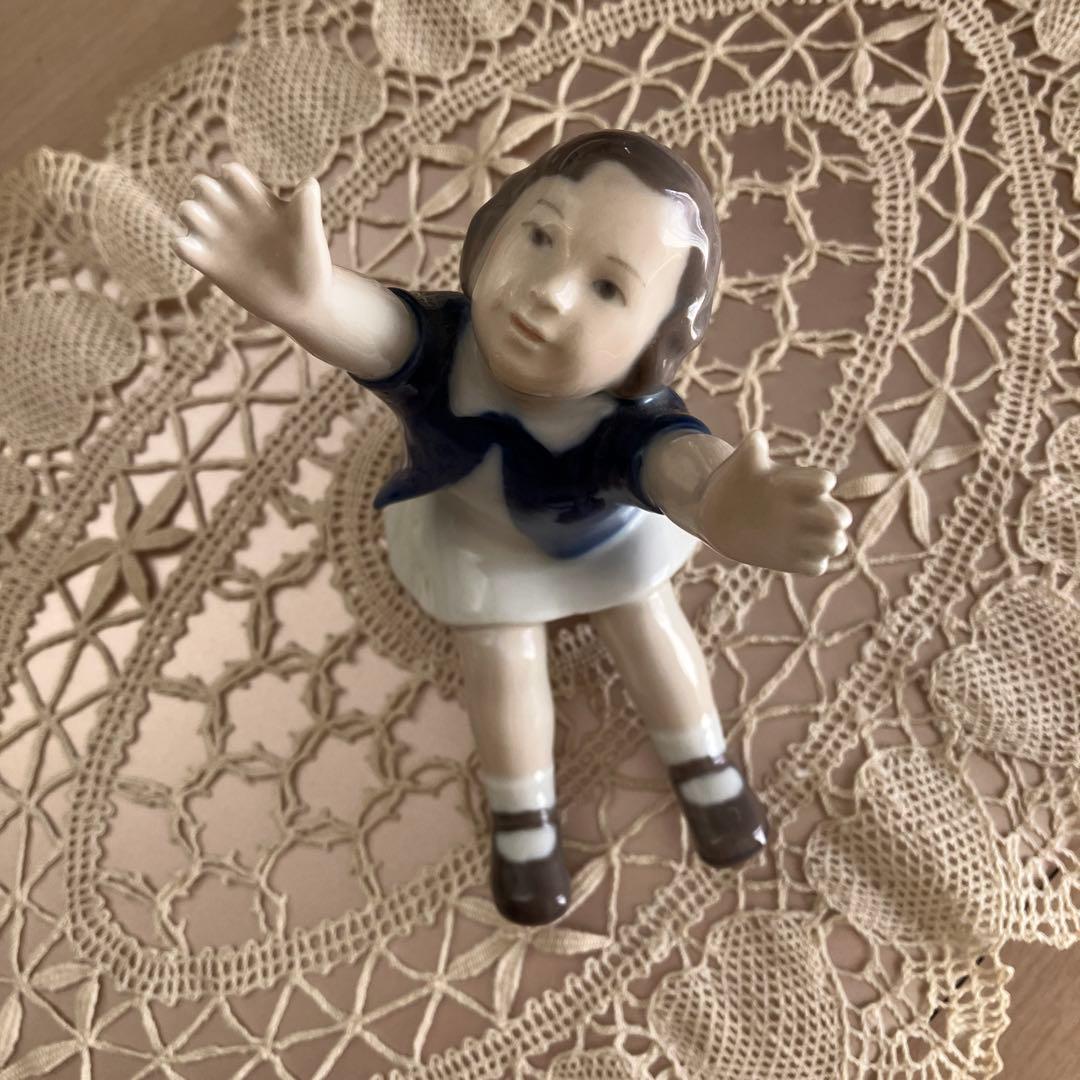 ロイヤルコペンハーゲン　フィギュリン　両手を広げる女の子