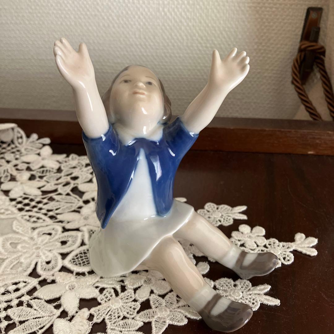 ロイヤルコペンハーゲン　フィギュリン　両手を広げる女の子