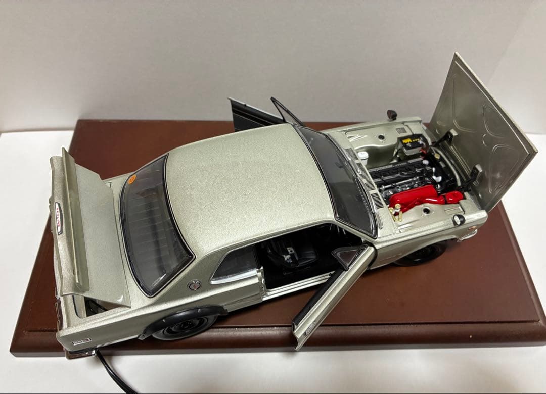 現状品　京商　1/18 スカイライン 2000GT-R KPGC10 ライト点灯