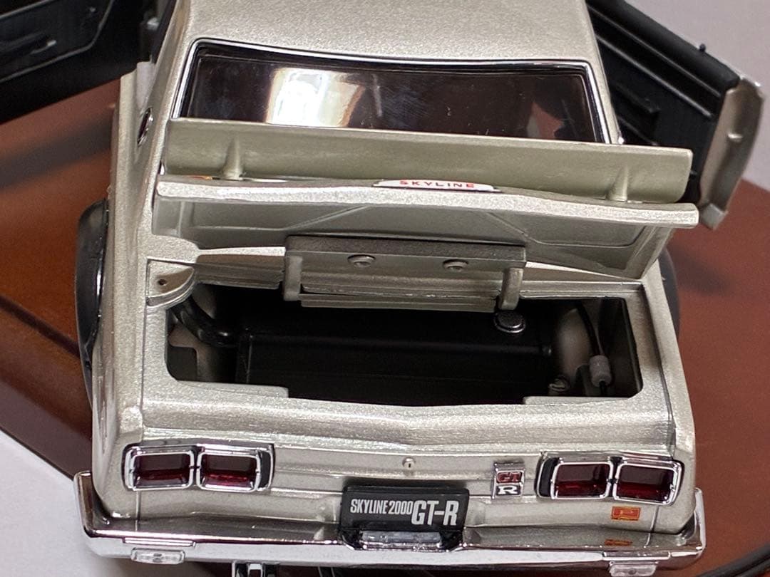 現状品　京商　1/18 スカイライン 2000GT-R KPGC10 ライト点灯