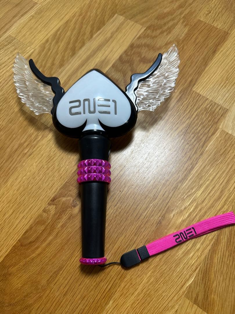 2NE1 ペンライト ハート型 翼付き