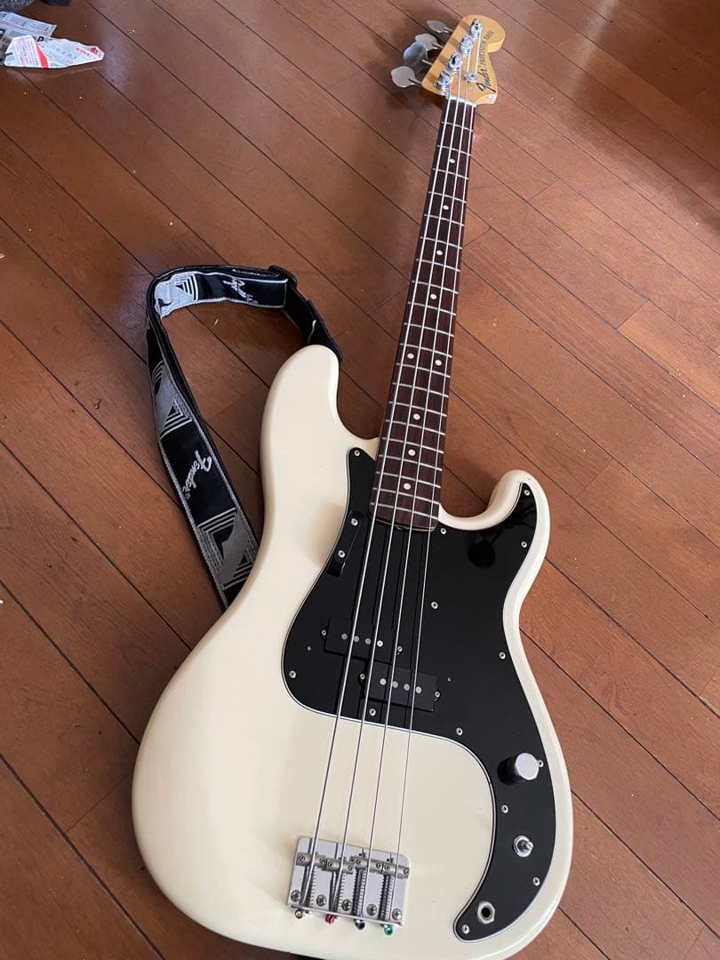 ベース Fender japan PB-70 VW