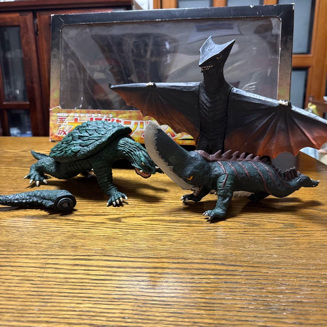 エクスプラスセット レギオン（未組立）＋ガメラ（組換用尻尾付）＋ギャオス＋ギロン