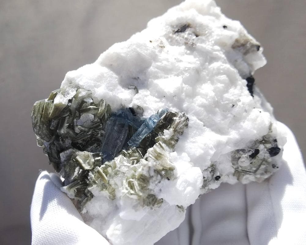 326 宝石質 クラスター アクアマリン モスコバイト 標本 結晶 原石