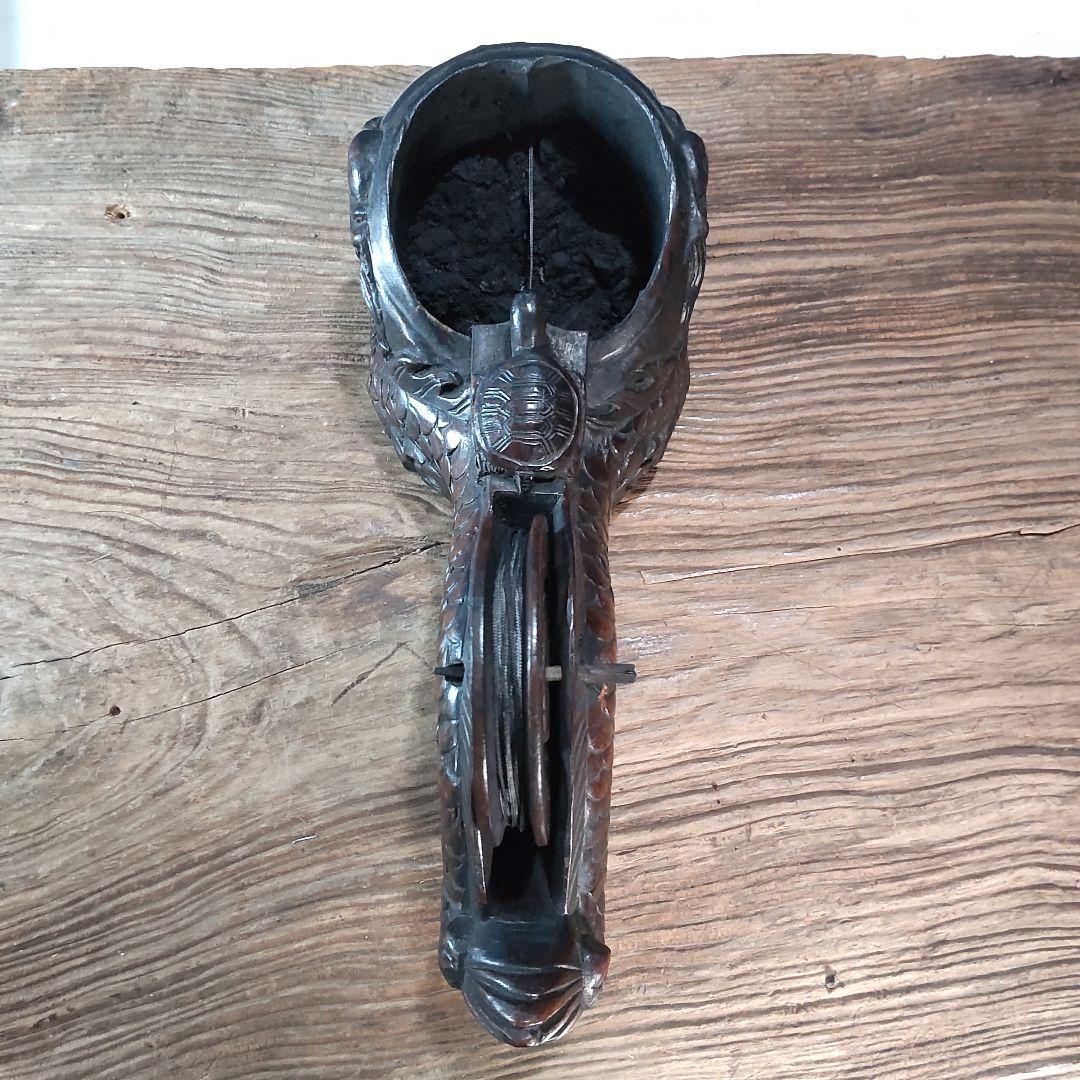 墨壺　「墨壺の美」（慎まれる龍神さま36ページ）