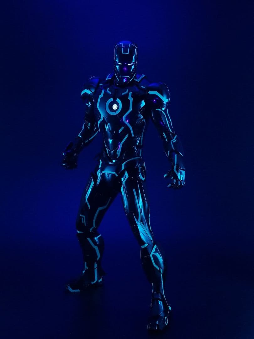 ホットトイズ MMS485D24 アイアンマン・マーク４（ネオンテック版）