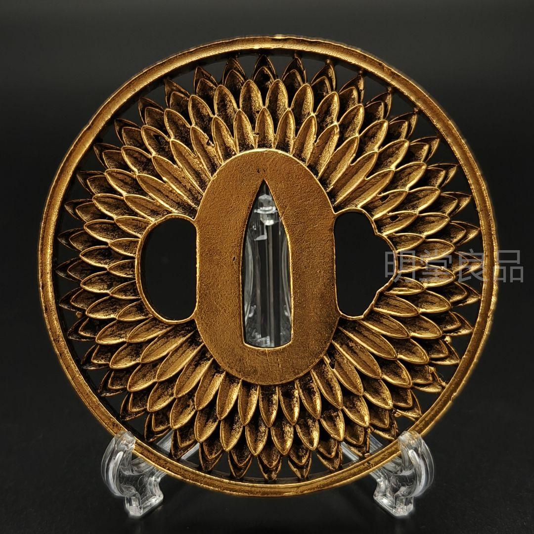 日本刀装具　菊紋の図　刀鍔　銅地　細工　絵金銀　鍔　刀剣美術　武道具