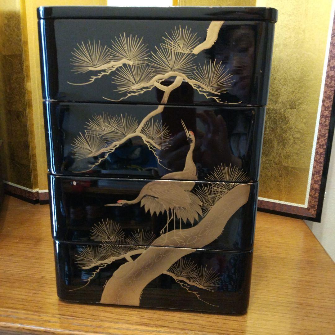 昭和レトロアンティーク黒漆塗り木製4段重箱 松と鶴の蒔絵デザイン