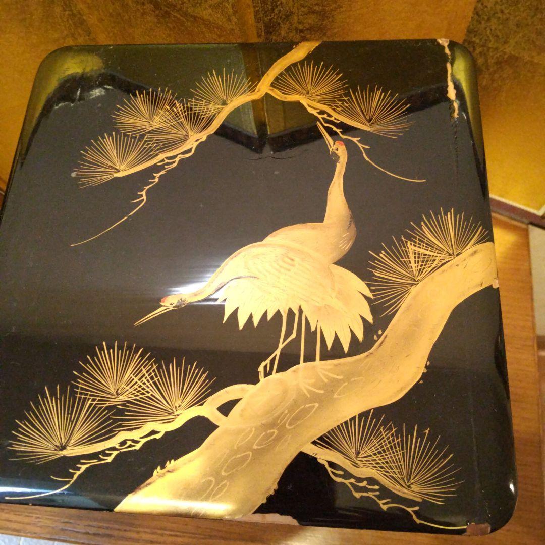 昭和レトロアンティーク黒漆塗り木製4段重箱 松と鶴の蒔絵デザイン