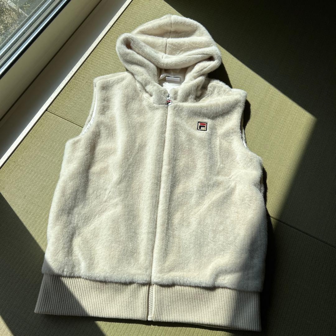 フィラ　フェイクファーベスト　Mサイズ