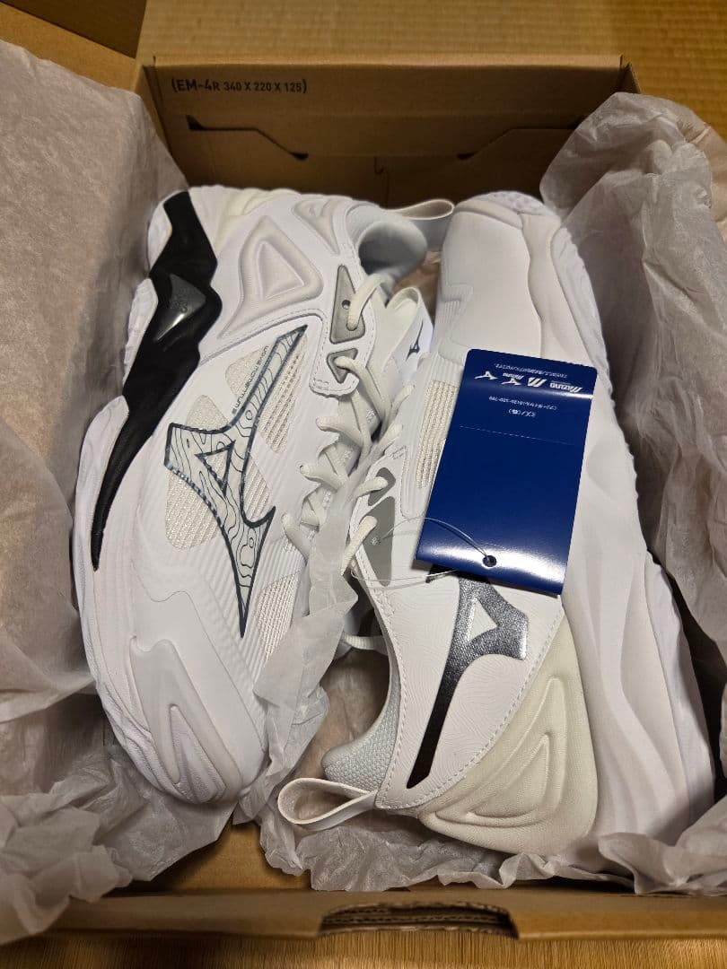 ミズノ　バレーボールシューズ　ウエーブモーメンタム3