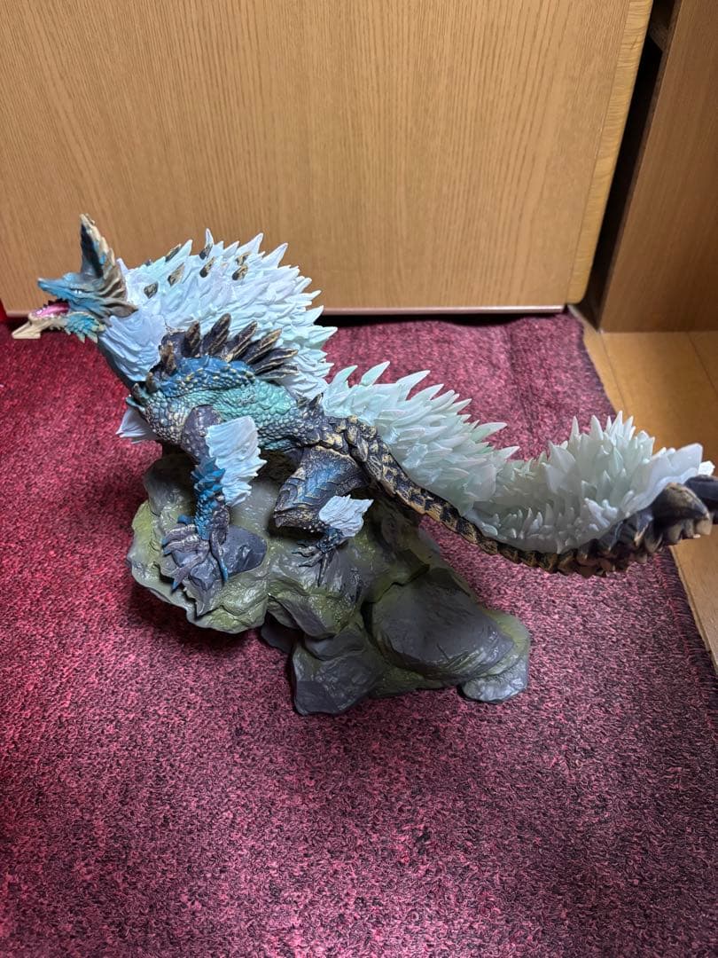 モンスターハンター　ジンオウガ　フィギュア　LED