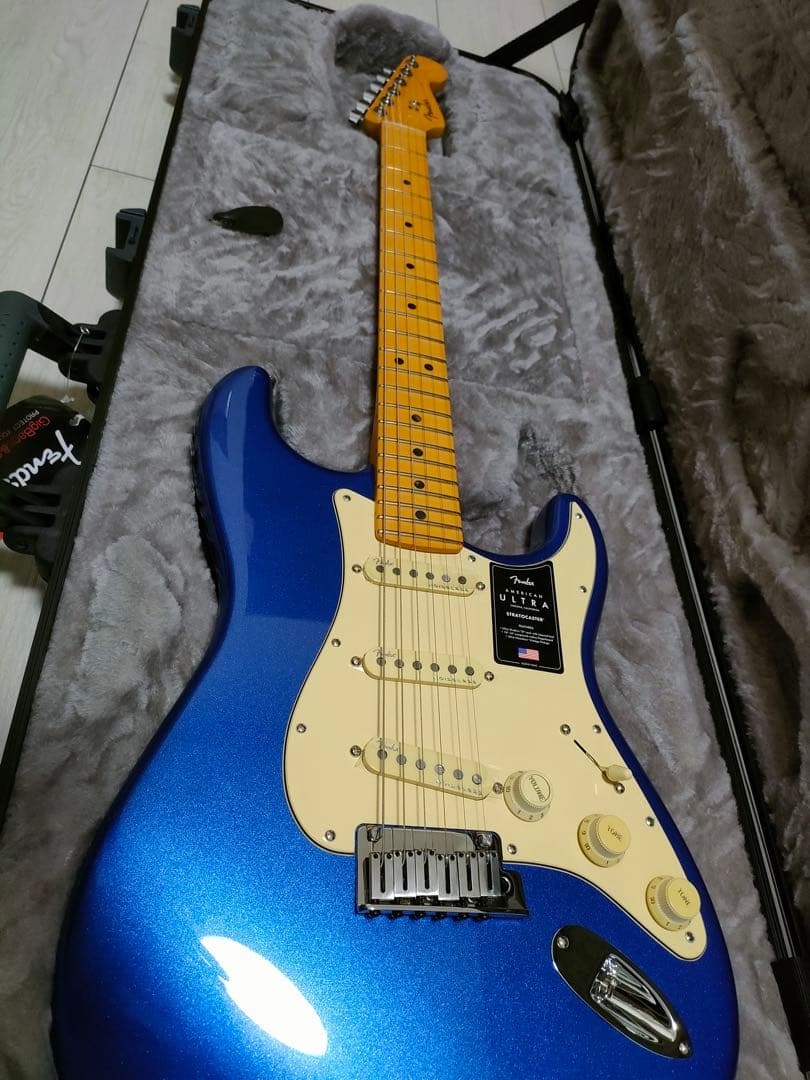 Fender American Ultra ストラトキャスターコブラブルー
