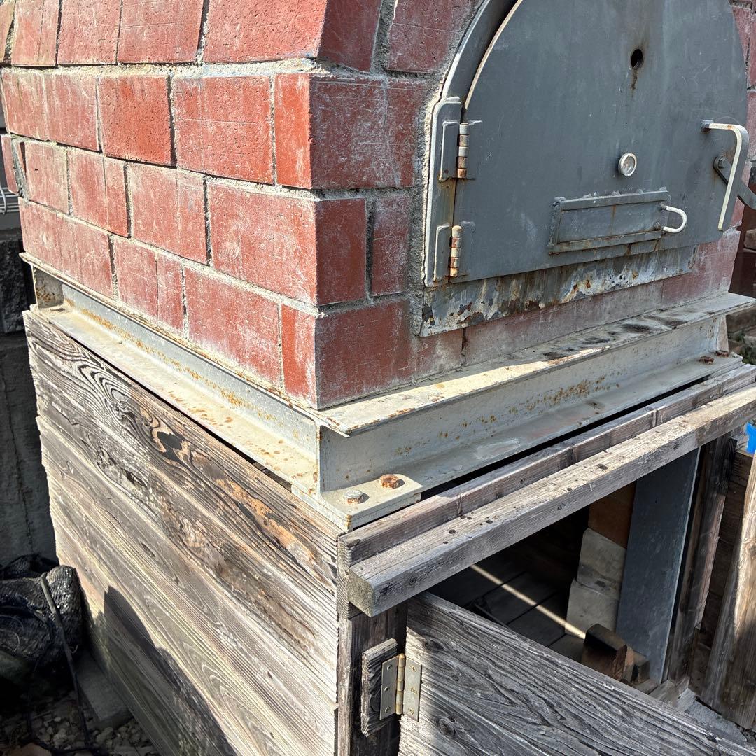 耐火レンガ製の大型ピザ窯