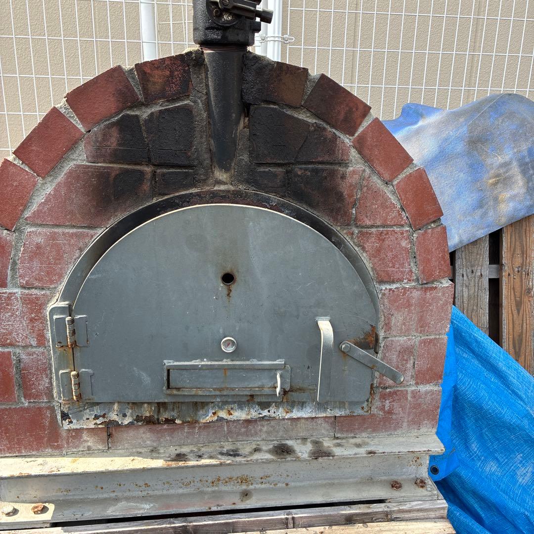 耐火レンガ製の大型ピザ窯