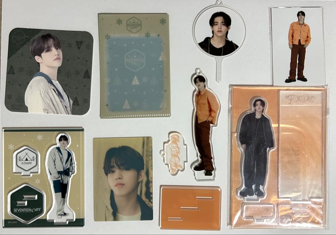 seventeen エスクプス　ミニうちわ　アクスタ　follow セブチカフェ
