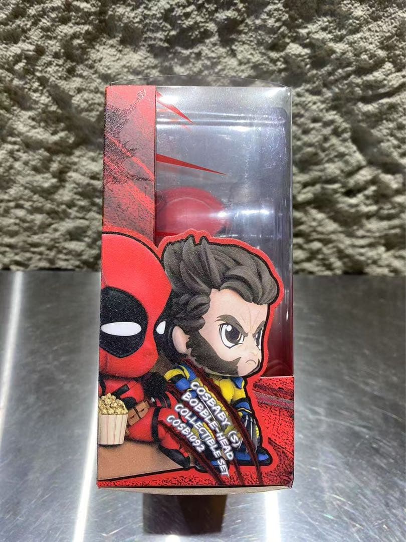 ホットトイズ コスベイビー デッドプール&ウルヴァリン on sofa