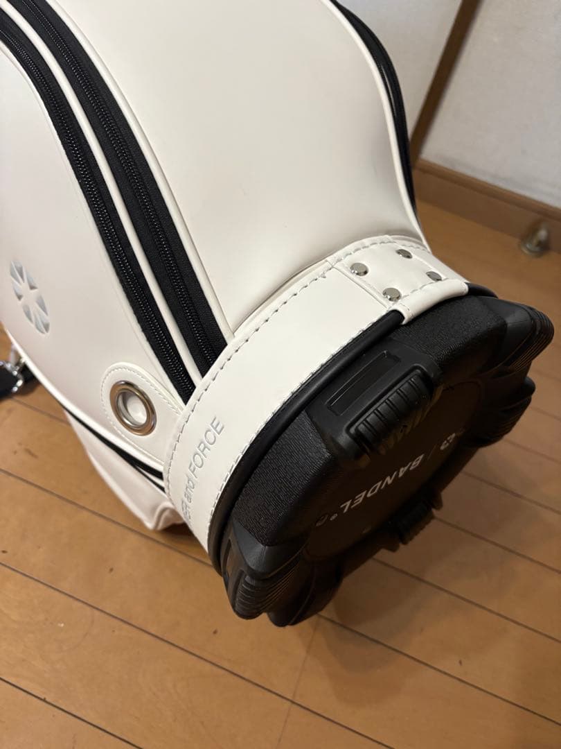 極美品　3点式　Bandel ゴルフバッグ・キャディバッグ　バンデル