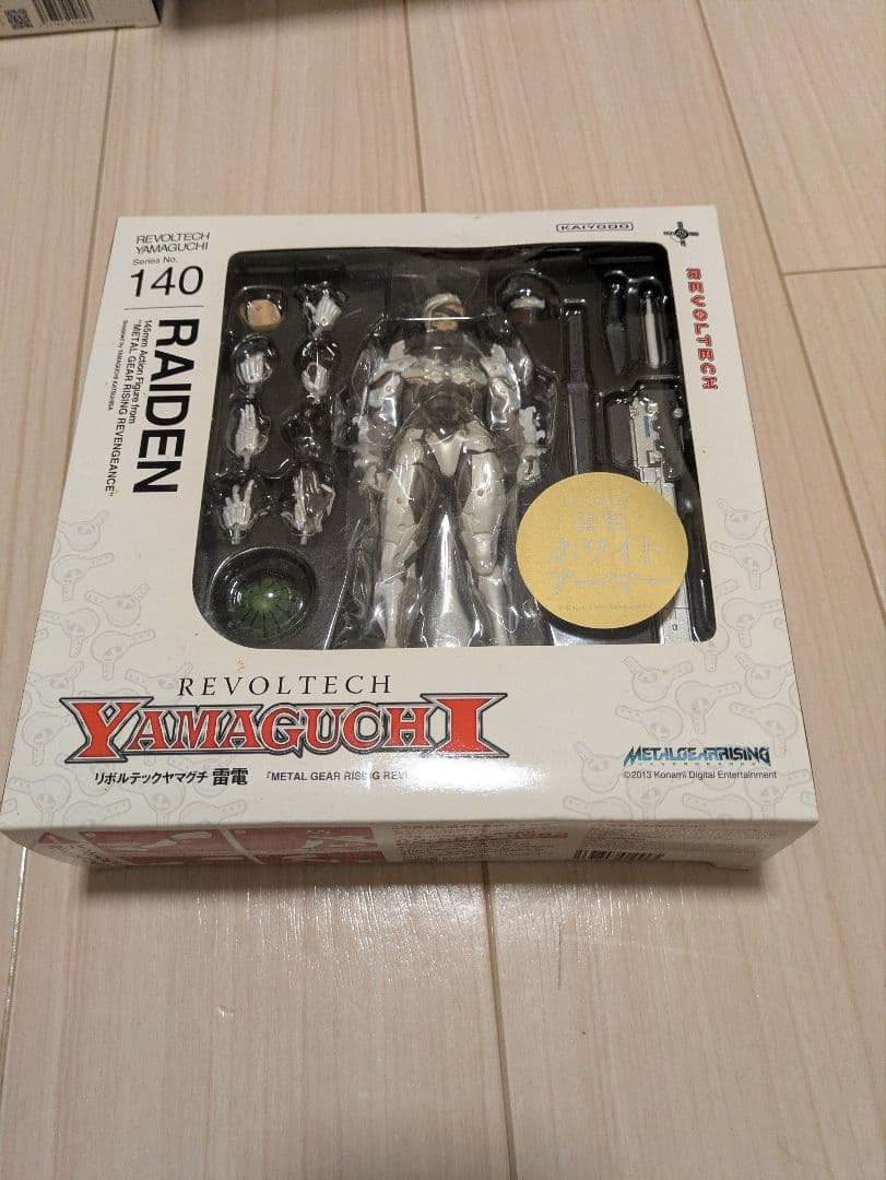 リボルテック　雷電　ホワイトアーマー　メタルギアソリッド