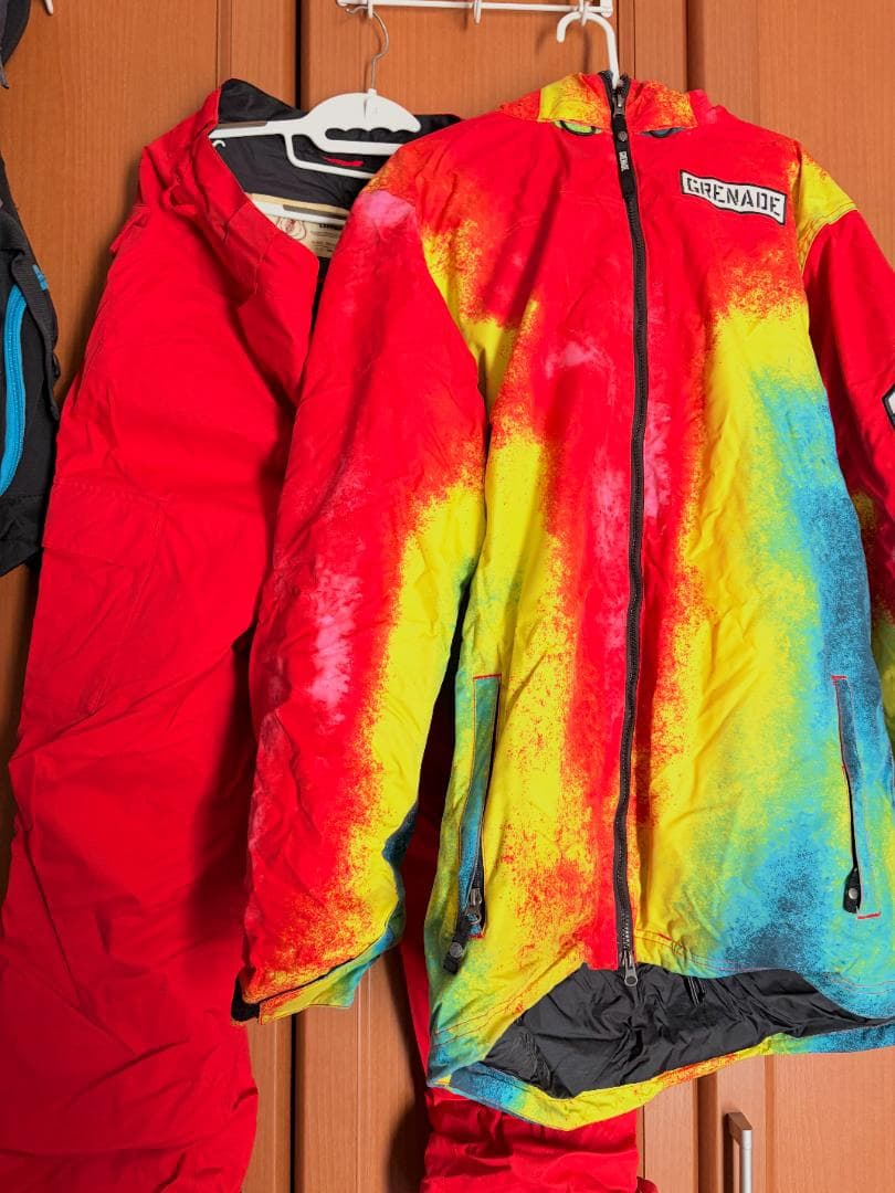 GRENADE レインボー スノーボードウェア（ジャケットL / パンツXL）