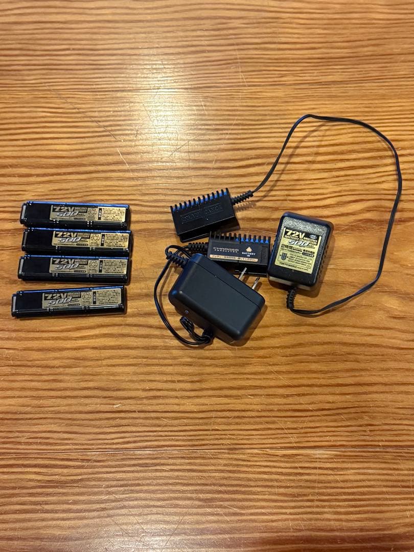 東京マルイ7.2Vマイクロ500バッテリー 12V500mAh 4本と充電器2個