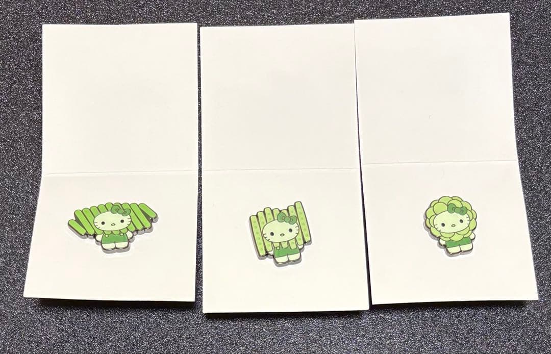 ハローキティ　ピンバッジ　スピルリナ　イカダケイソウ　コエラストルム　万博　藻