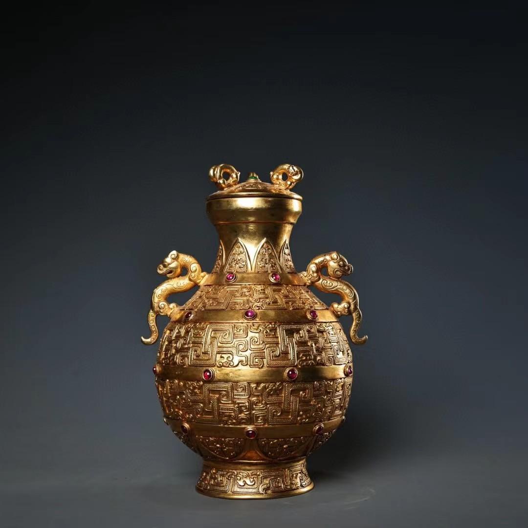 中国古美術・銅製の高浮き彫り鎏金宝石を嵌め缶・茶道具・置物・文房具・案頭・純銅