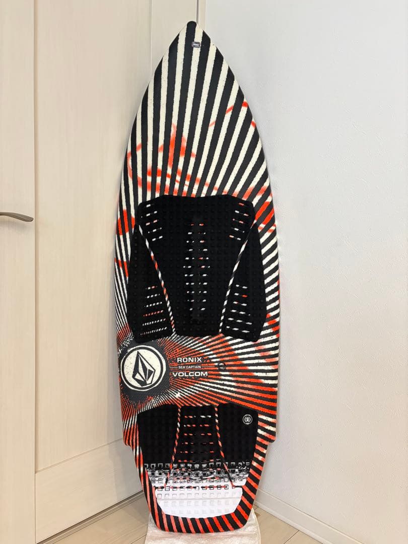 RONIX VOLCOM ウェイクサーフィンボード フィン付き