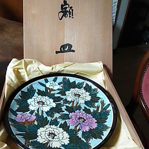 １１５１東大寺記念額皿 秀峰 箱の裏に東大寺北河原 公 典師 の染筆あり