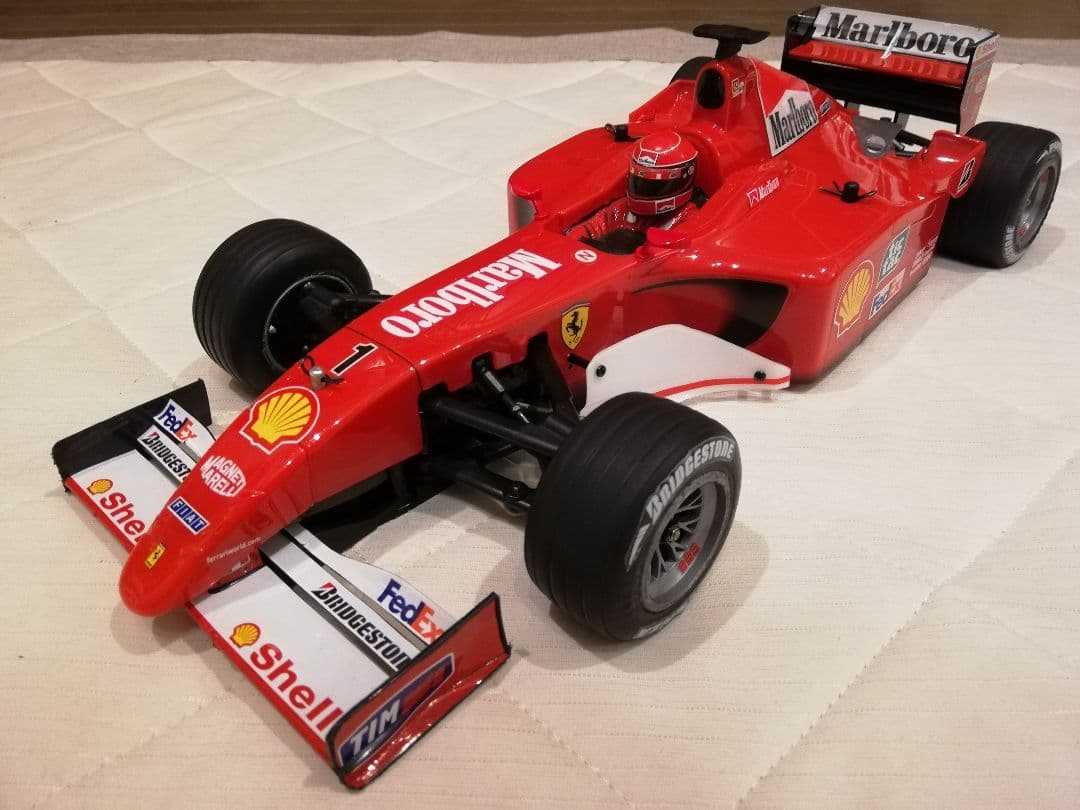 1/10 タミヤ F201 フェラーリ F2001 メカ付き M.シューマッハ