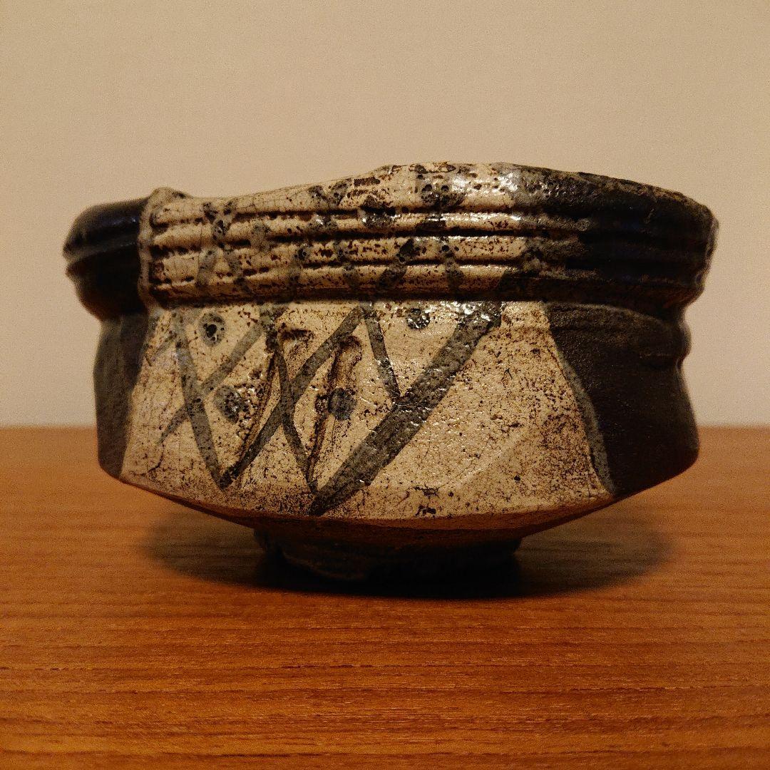 黒織部檜垣文茶碗　特別出品