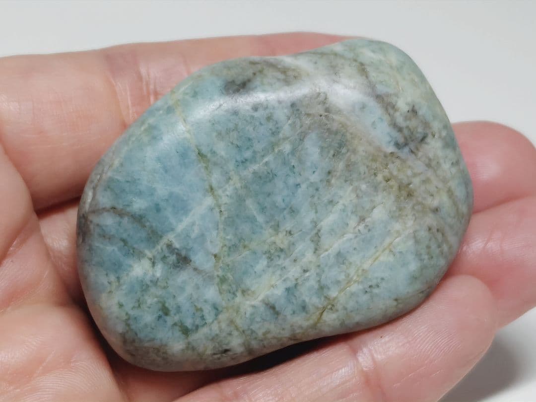 コン沢 119g 翡翠 ヒスイ 原石 鑑賞石 自然石 誕生石 鉱物 鉱石 水石