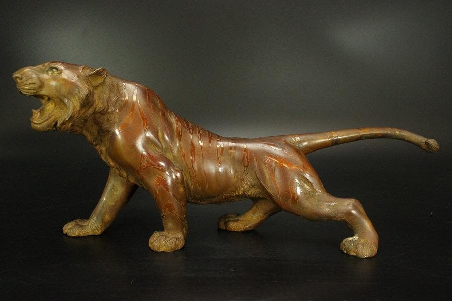 虎 置物 玉眼 銅製 躍動感(メ1339)