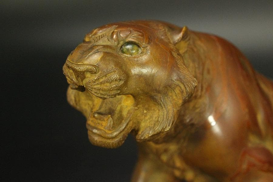 虎 置物 玉眼 銅製 躍動感(メ1339)
