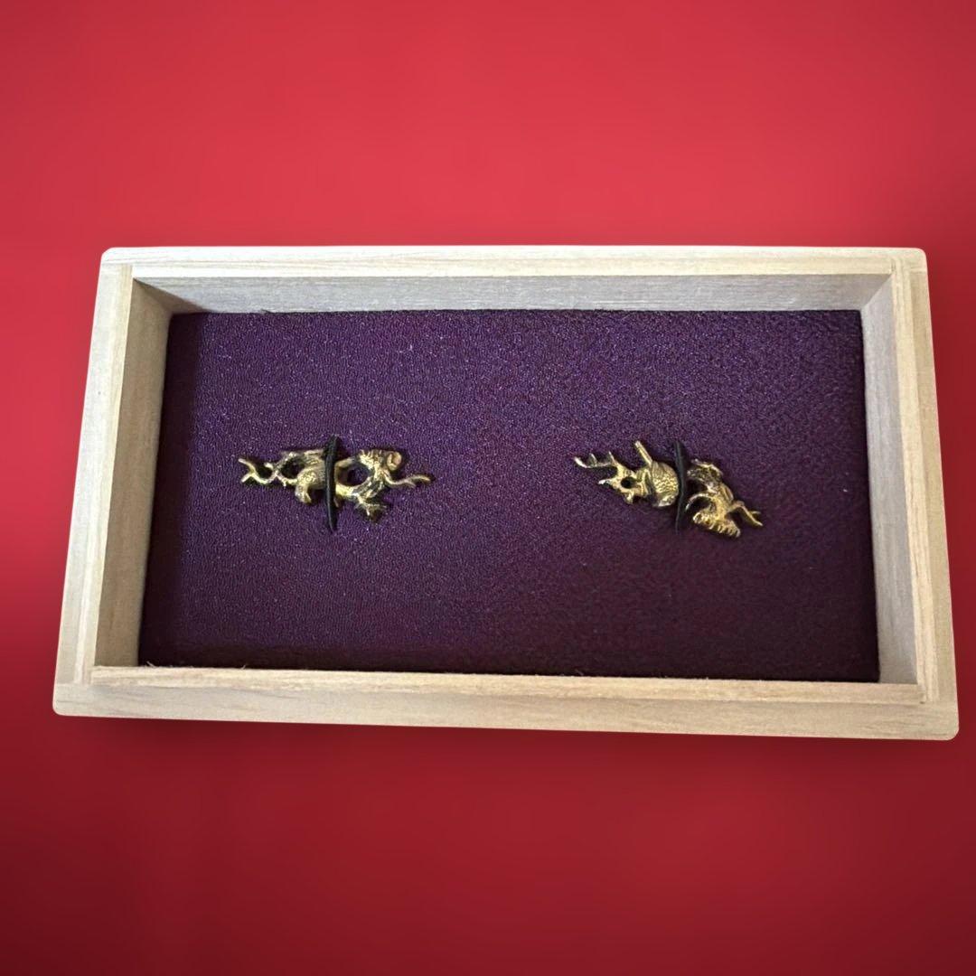 繊細細工の枝に鳥絵 赤銅地目貫 刀装具