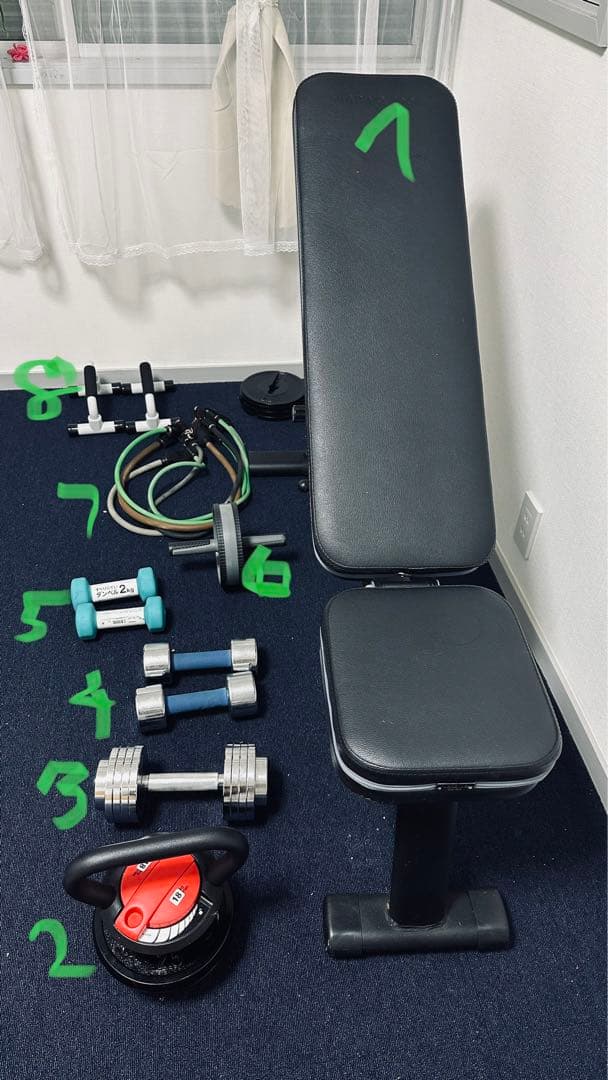 可変式ダンベルとトレーニングベンチの8点セット。