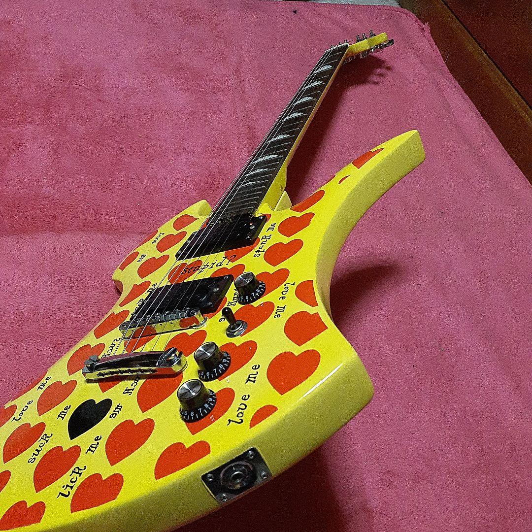 イエローハート・hideモデル。モッキンバードエレキギター。