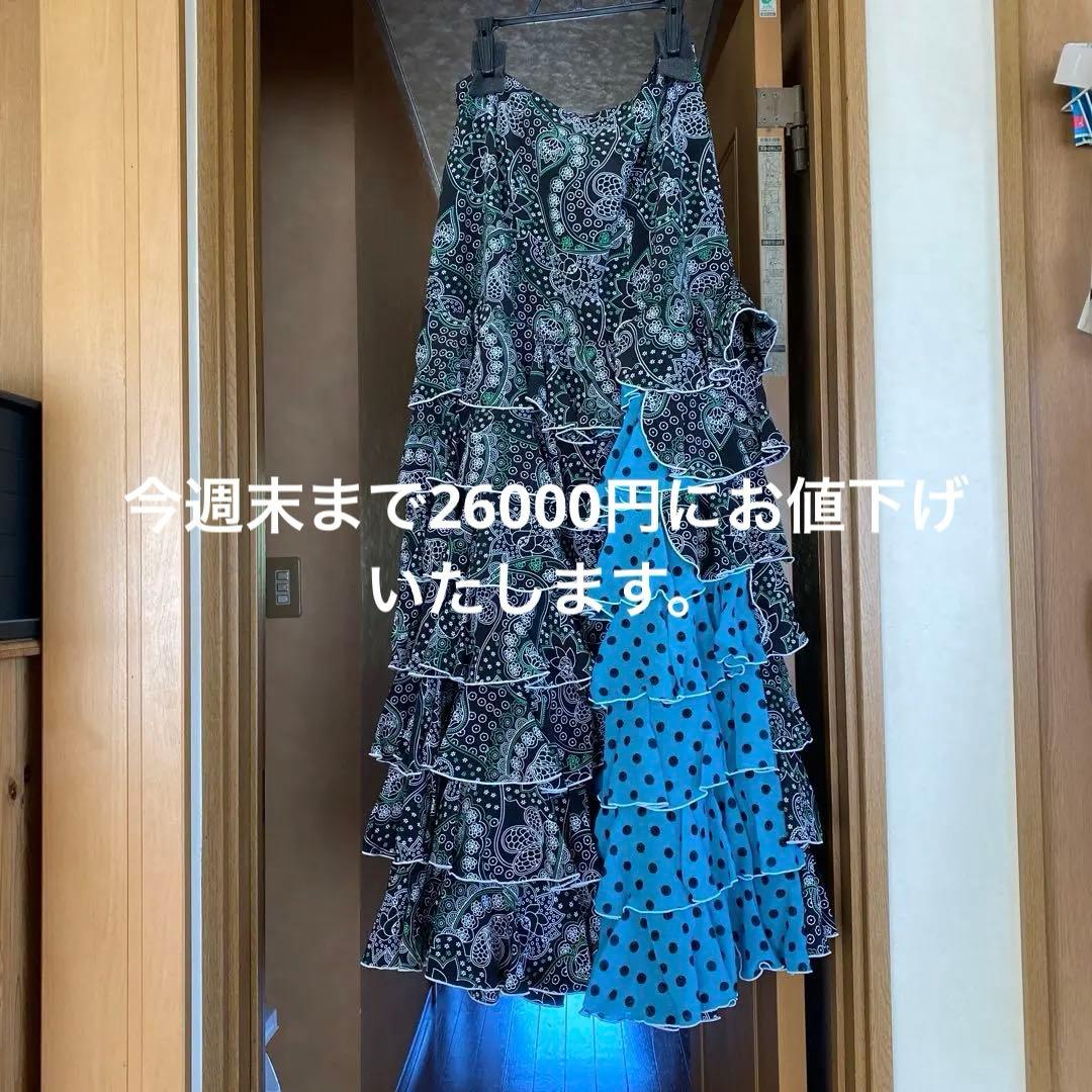 更に最終お値下げ‼️致しました。フラメンコスカート 黒と水色のドット柄