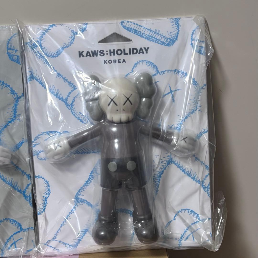 【新品】KAWS HOLIDAY 2個セット