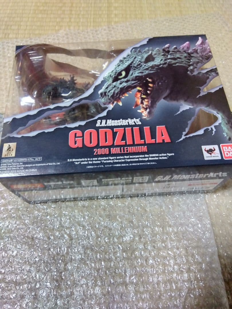 S.H.MonsterArts ゴジラ2000ミレニアム　開封品