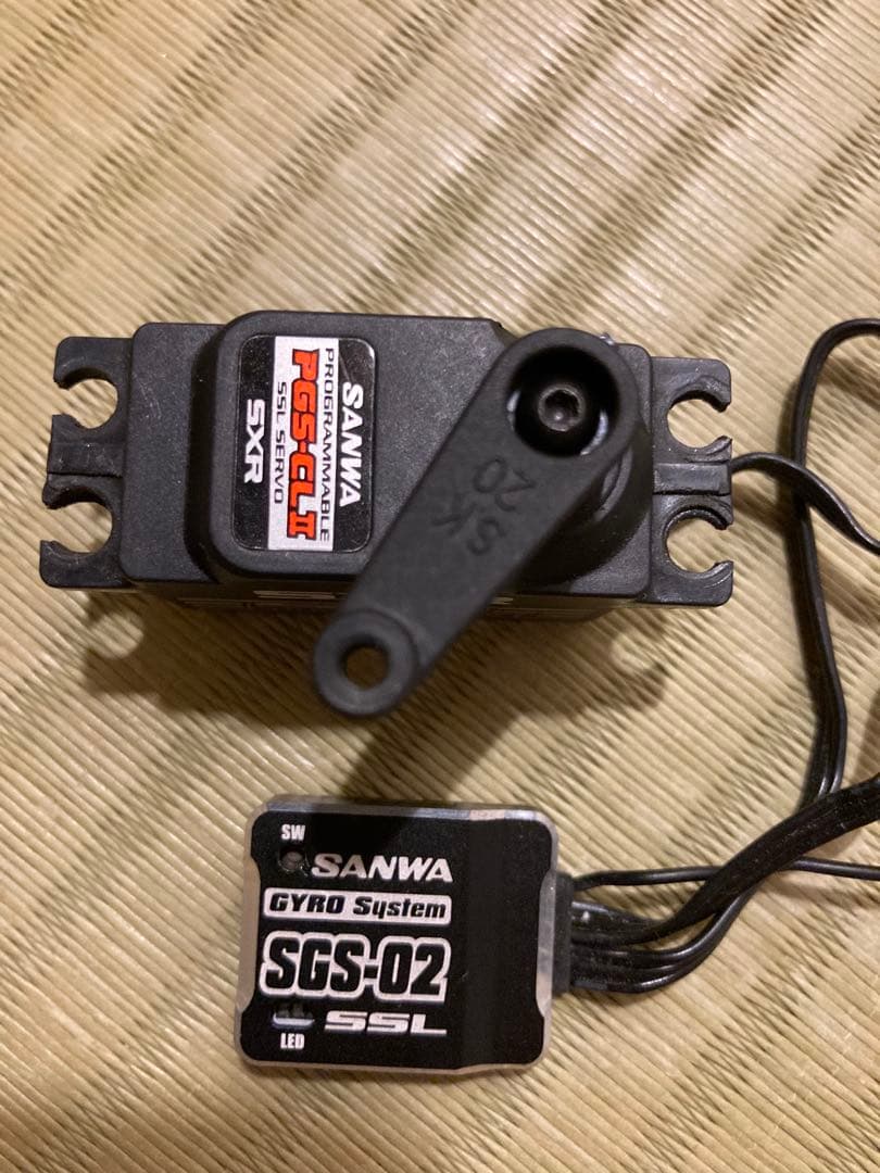 ラジコン　サンワ　サーボ　ジャイロ　セット サーボホーン付き