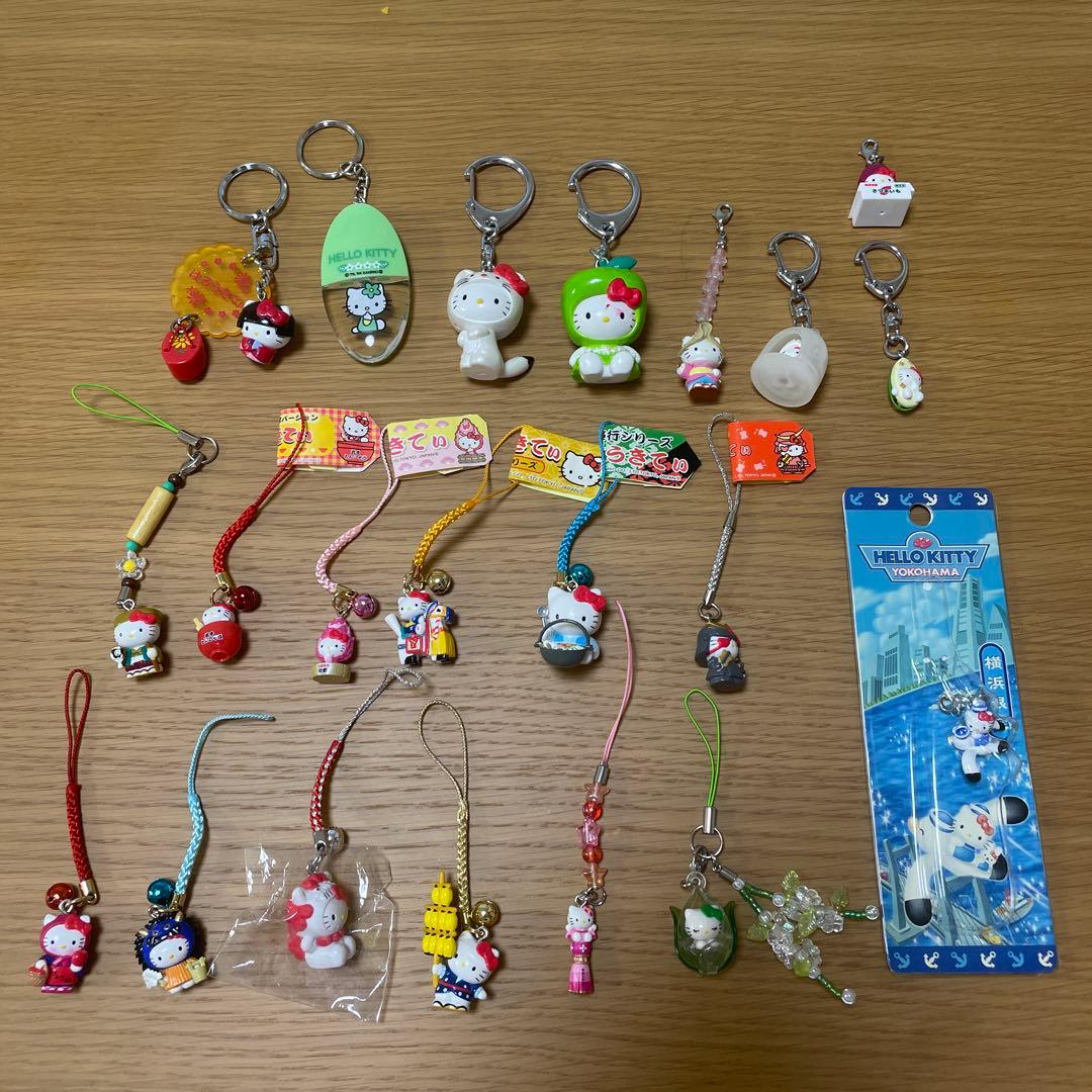 ご当地キティ　根付け　りんご娘　未使用タグなし　21個　まとめ売り