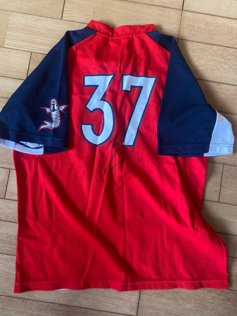 広島東洋カープ　37 野間　練習用Tシャツ　プロモデル　未使用　サイン入り