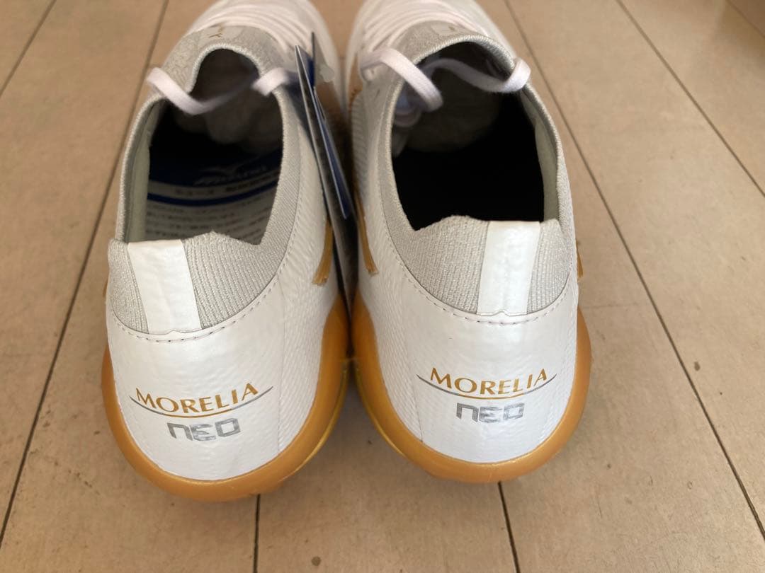 モレリアネオ4βジャパン　白✖️金　25.5㎝　新品。