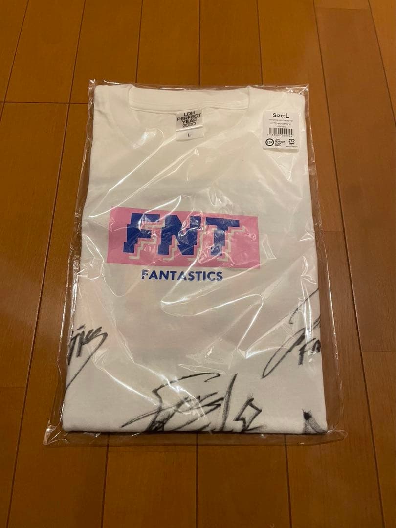 FANTASTICS メンバー直筆サイン入りTシャツ